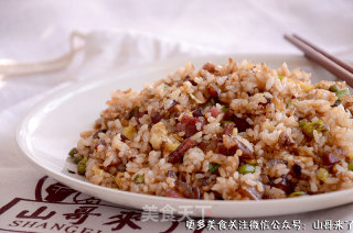 湖南安化蒜苗腊肉炒饭_山哥来了烹饪课堂的做法