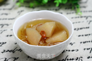 止咳润肺的冰糖雪梨银耳汤