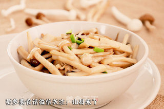 山哥来了美食课堂：茶油焖杂菌的做法