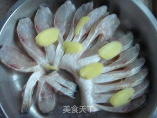 孔雀开屏武昌鱼的做法步骤：4