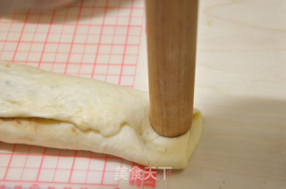 巨型巧克力面包圈--蛋糕模盛妆的新食感面包的做法步骤：6