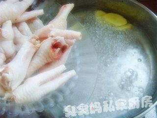 泡椒凤爪的做法步骤：2
