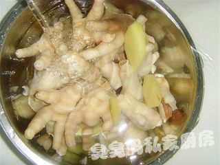 泡椒凤爪的做法步骤：2