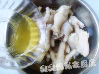 泡椒凤爪的做法步骤：2
