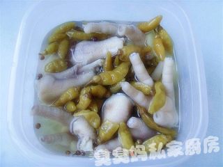 泡椒凤爪的做法步骤：2