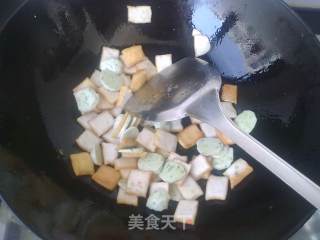 海鲜风辣白菜炒饭的做法步骤：3