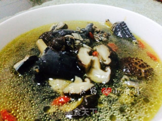 乌鸡花菇靓汤的做法