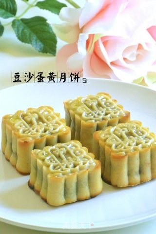 广式豆沙蛋黄月饼