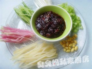 老北京炸酱面的做法步骤：2