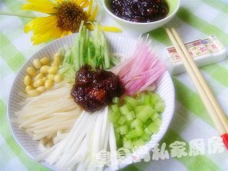 老北京炸酱面的做法步骤：2