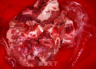 排骨焖土豆的做法步骤：2