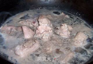 排骨焖土豆的做法步骤：2