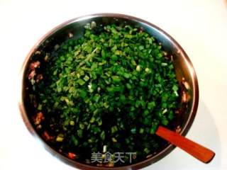 三鲜韭菜馅饼的做法步骤：2
