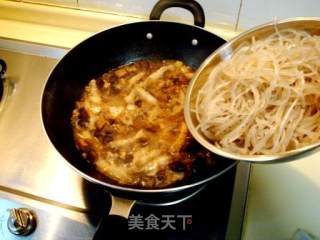 芦笋香菇焖粉条的做法步骤：5