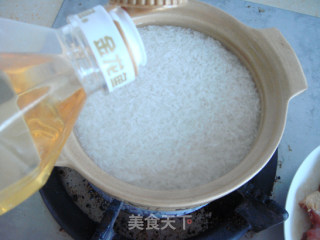 香菇滑鸡煲仔饭的做法步骤：3