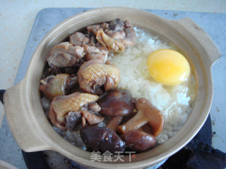 香菇滑鸡煲仔饭的做法步骤：3