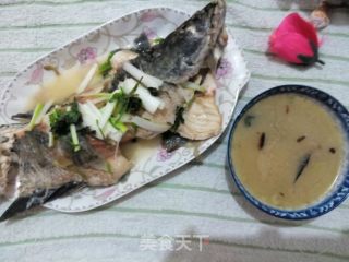 红烧黑鱼和菌菇鲜汤的做法