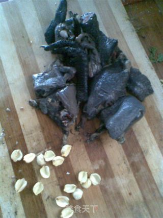 六味煲乌鸡的做法步骤：2