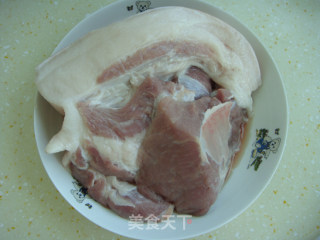 红烧芋头豆腐肉包的做法步骤：3