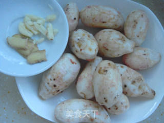 红烧芋头豆腐肉包的做法步骤：3