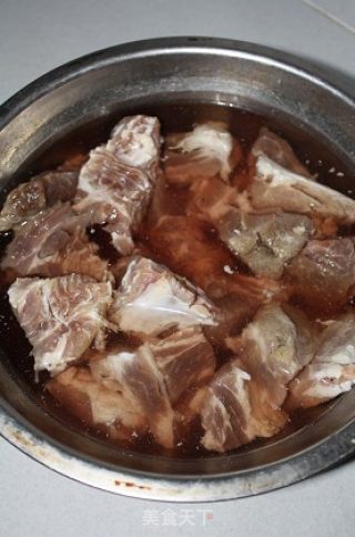 丽江，思念是一种病——腊排骨火锅的做法步骤：4