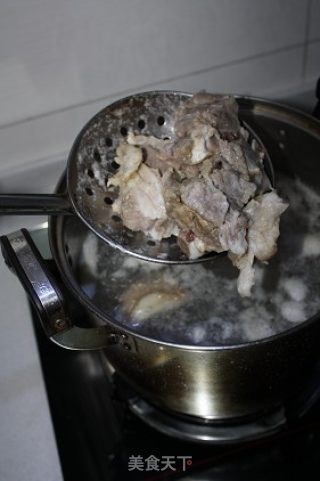 丽江，思念是一种病——腊排骨火锅的做法步骤：4