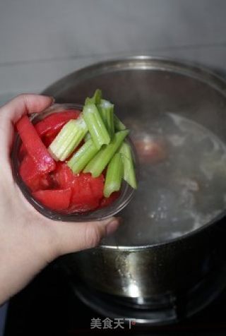 丽江，思念是一种病——腊排骨火锅的做法步骤：4