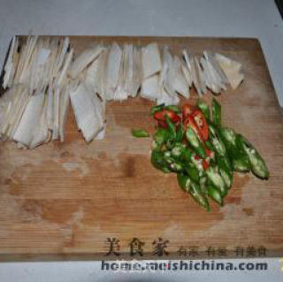 木耳鸡腿菇的做法步骤：3