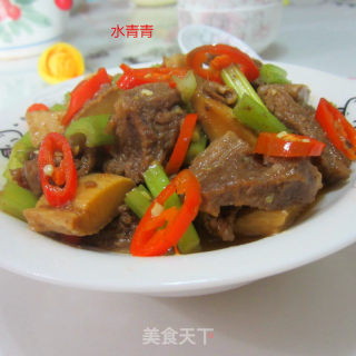 辣椒芹菜煸牛腩的做法