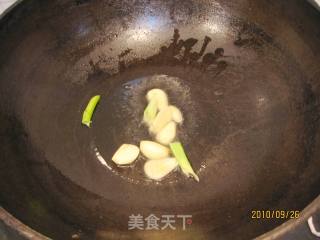 小白菜豆饼白蛤汤的做法步骤：2