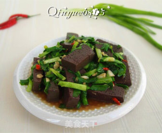 羊血炒韭菜的做法
