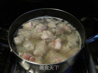 妈妈的“啤酒版---红烧肉”的做法步骤：2