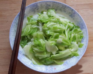 手撕绿甘蓝的做法