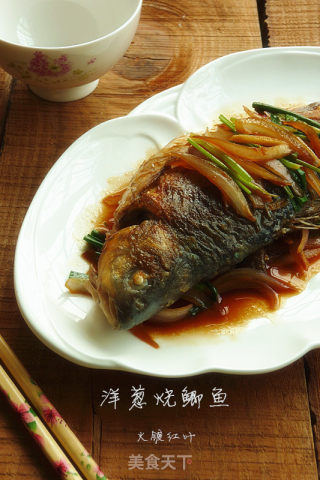 洋葱烧鲫鱼的做法