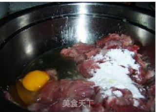 红红火火水煮肉片的做法步骤：2