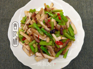 腊肉炒芦笋 ♥腊肉！不只是年菜 2的做法