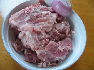 红油酱排骨的做法步骤：2