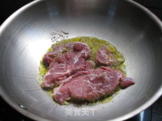 红油酱排骨的做法步骤：2