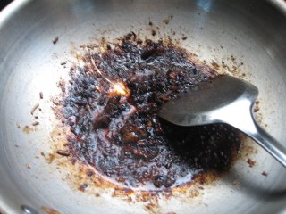 红油酱排骨的做法步骤：2