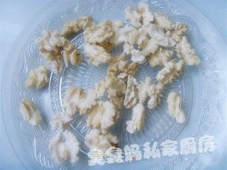 琥珀核桃仁的做法步骤：4