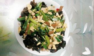 超级下饭菜---蒜苗木耳鸡蛋炒肉