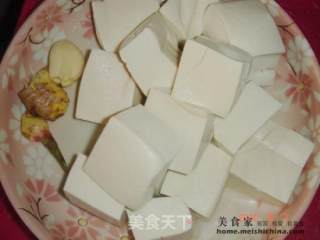 羊肚菌肉碎烧豆腐的做法步骤：2
