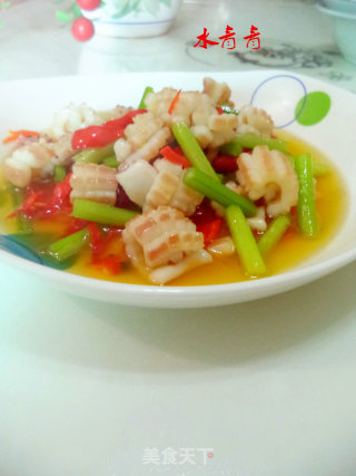 芹菜鱿鱼卷的做法