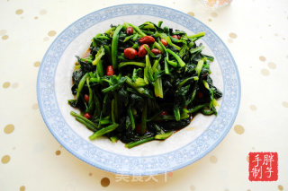 菠菜拌花生的做法