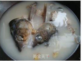 鱼头萝卜汤的做法步骤：2