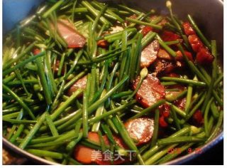 XO酱叉烧韭菜花的做法步骤：2