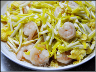 蒜黄鸡蛋炒虾仁的做法