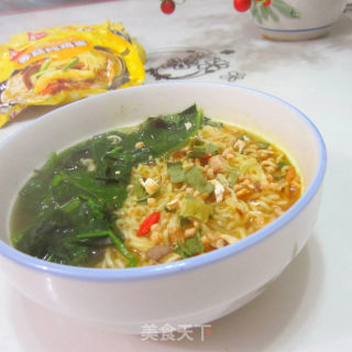 菠菜方便面的做法