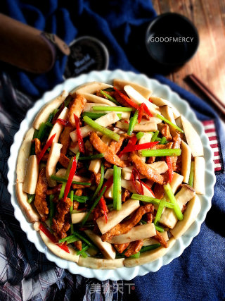 简单食材打造曼妙小狐仙=战胜脂肪鸡脯肉烩杏鲍菇的做法