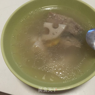 莲藕排骨汤的做法